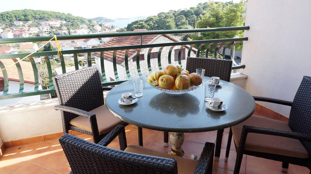 Villa Dvorine Tisno Rom bilde