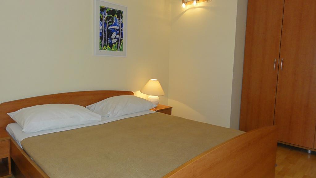 Villa Dvorine Tisno Rom bilde